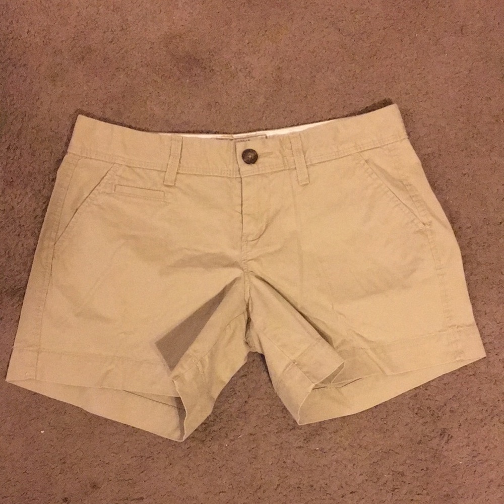 Khaki Old Navy 5” perfect shorts